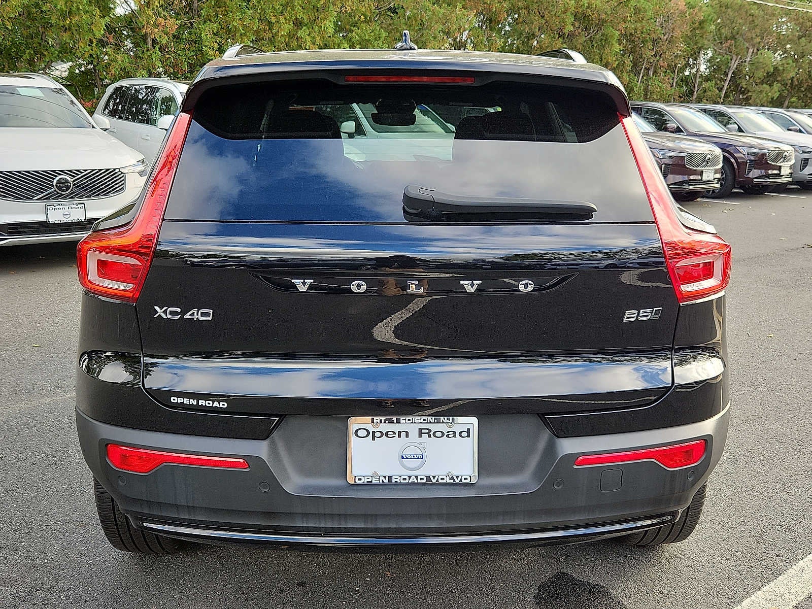 2023 Volvo XC40 Plus Dark Theme