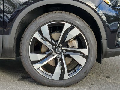 2023 Volvo XC40 Plus Dark Theme