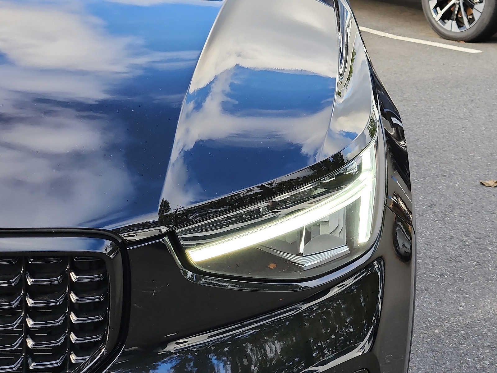 2023 Volvo XC40 Plus Dark Theme