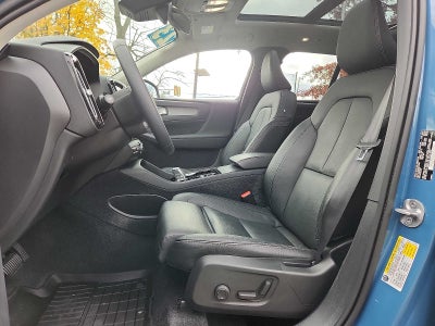 2023 Volvo XC40 Plus Dark Theme