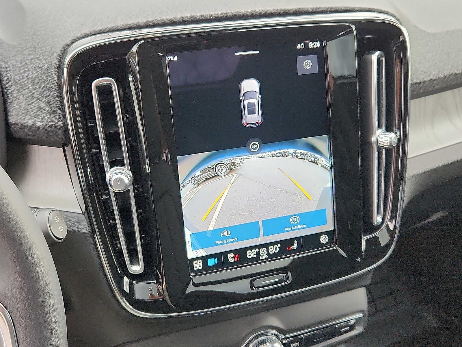 2023 Volvo XC40 Plus Dark Theme