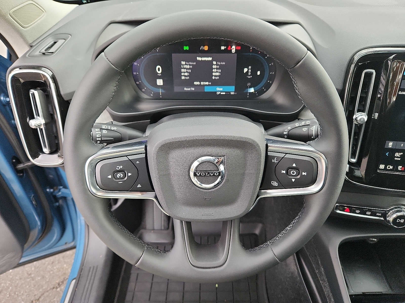 2023 Volvo XC40 Plus Dark Theme
