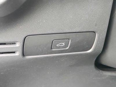 2023 Volvo XC40 Plus Dark Theme