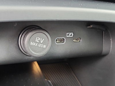 2023 Volvo XC40 Plus Dark Theme