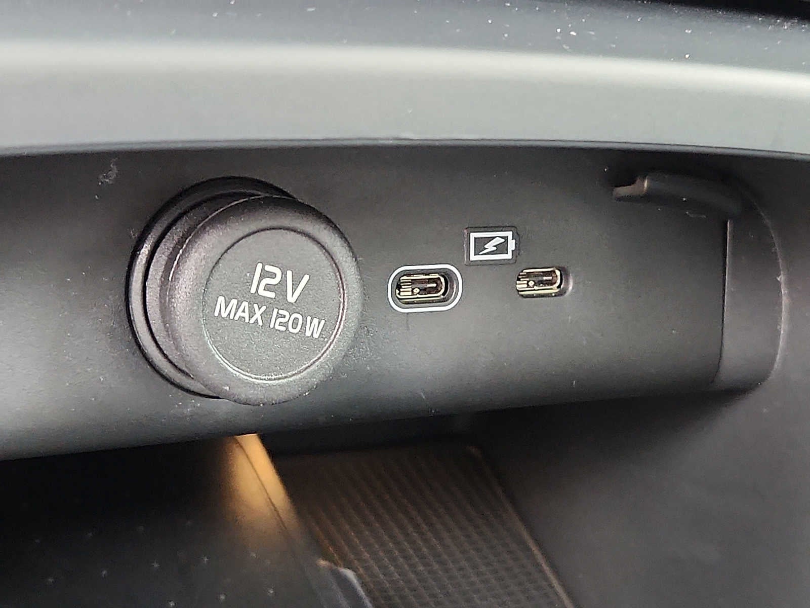 2023 Volvo XC40 Plus Dark Theme