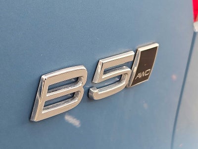 2023 Volvo XC40 Plus Dark Theme