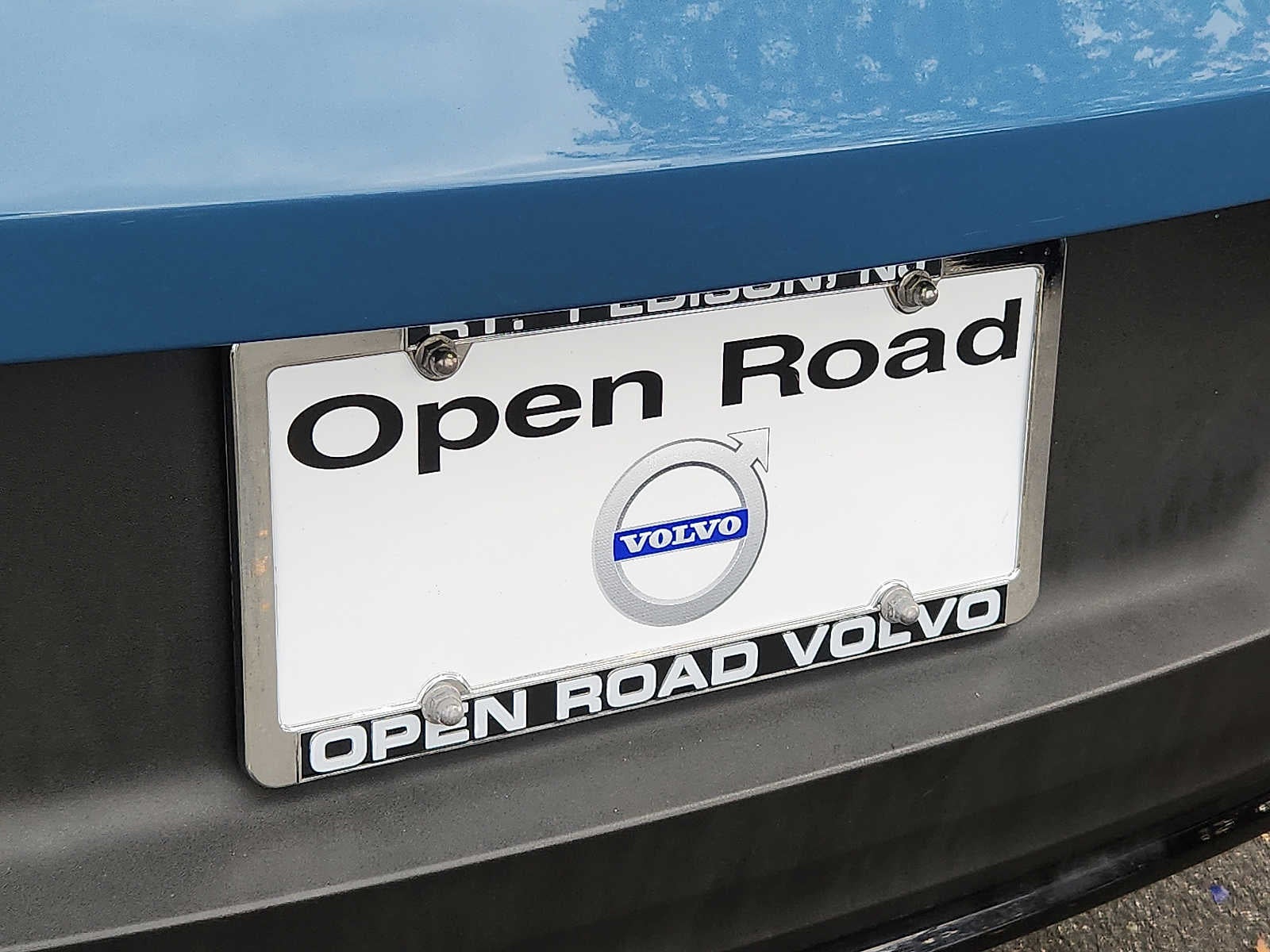 2023 Volvo XC40 Plus Dark Theme