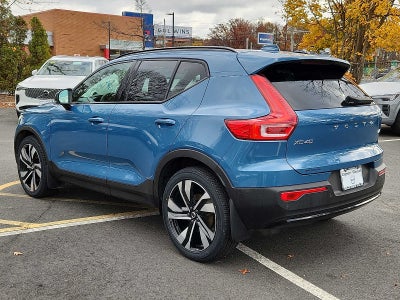 2023 Volvo XC40 Plus Dark Theme