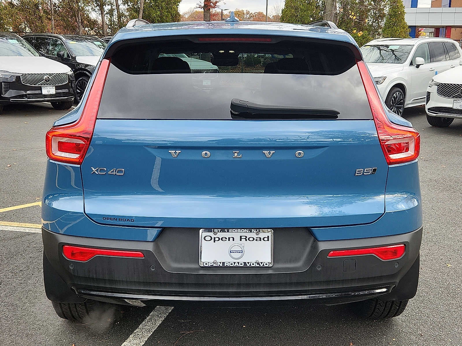 2023 Volvo XC40 Plus Dark Theme