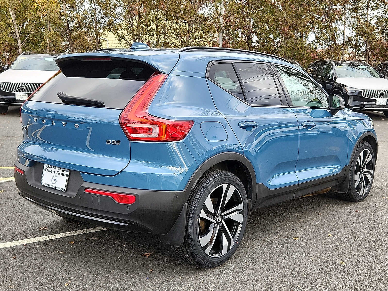 2023 Volvo XC40 Plus Dark Theme