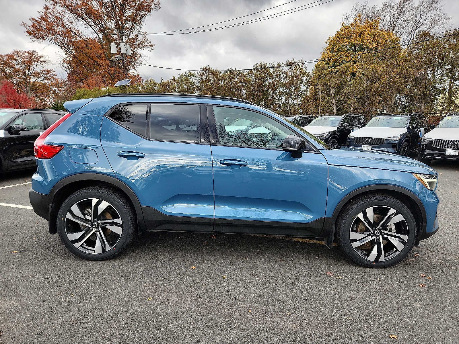 2023 Volvo XC40 Plus Dark Theme