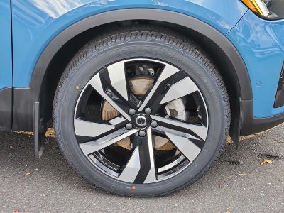 2023 Volvo XC40 Plus Dark Theme