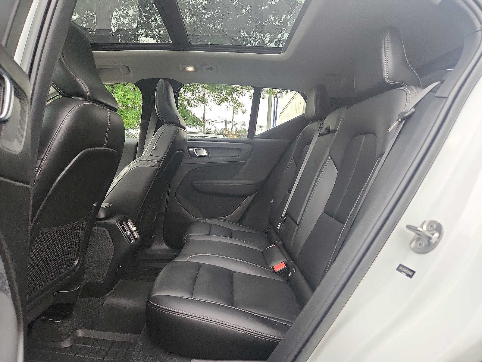 2023 Volvo XC40 Plus Dark Theme