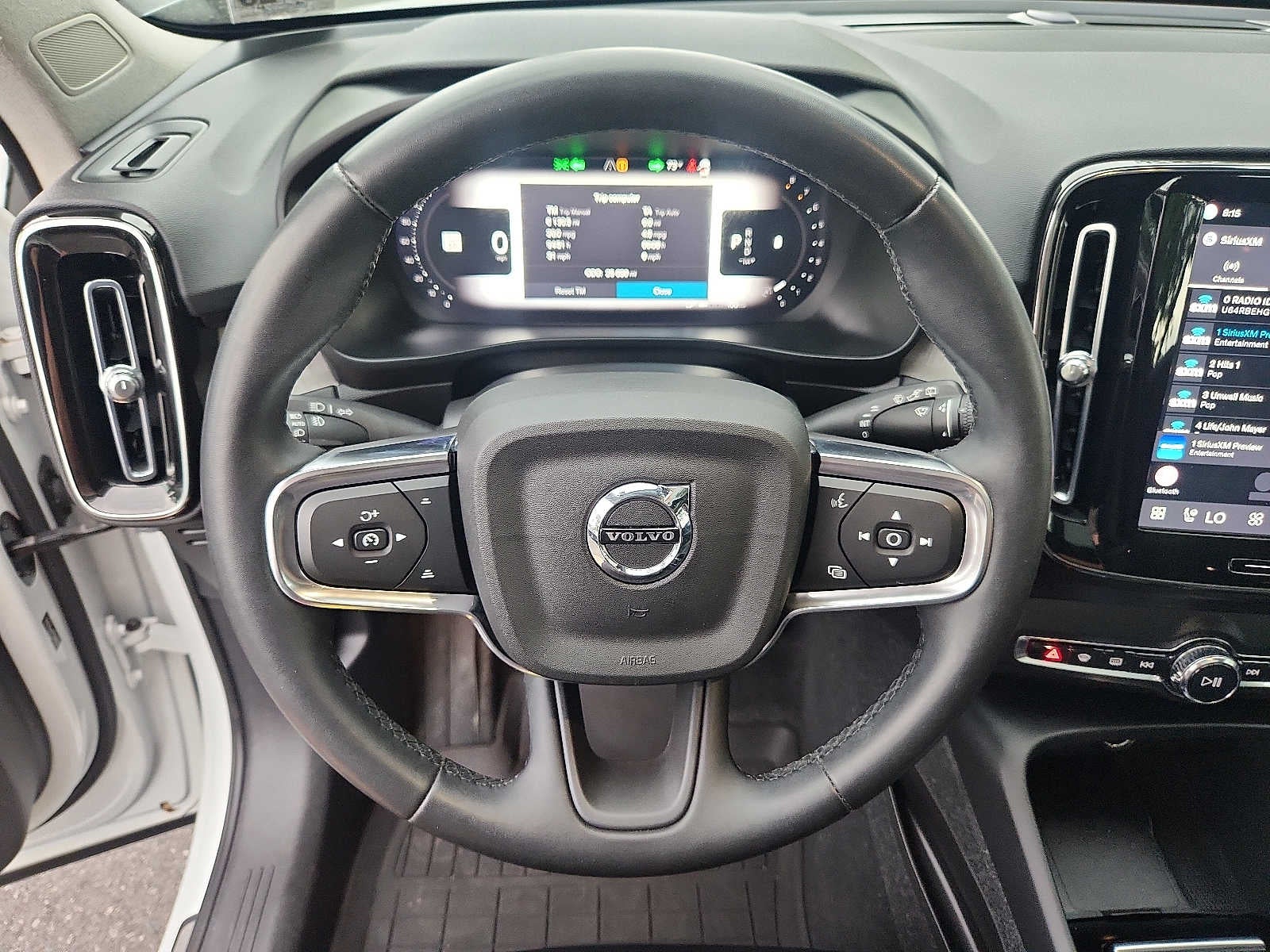 2023 Volvo XC40 Plus Dark Theme