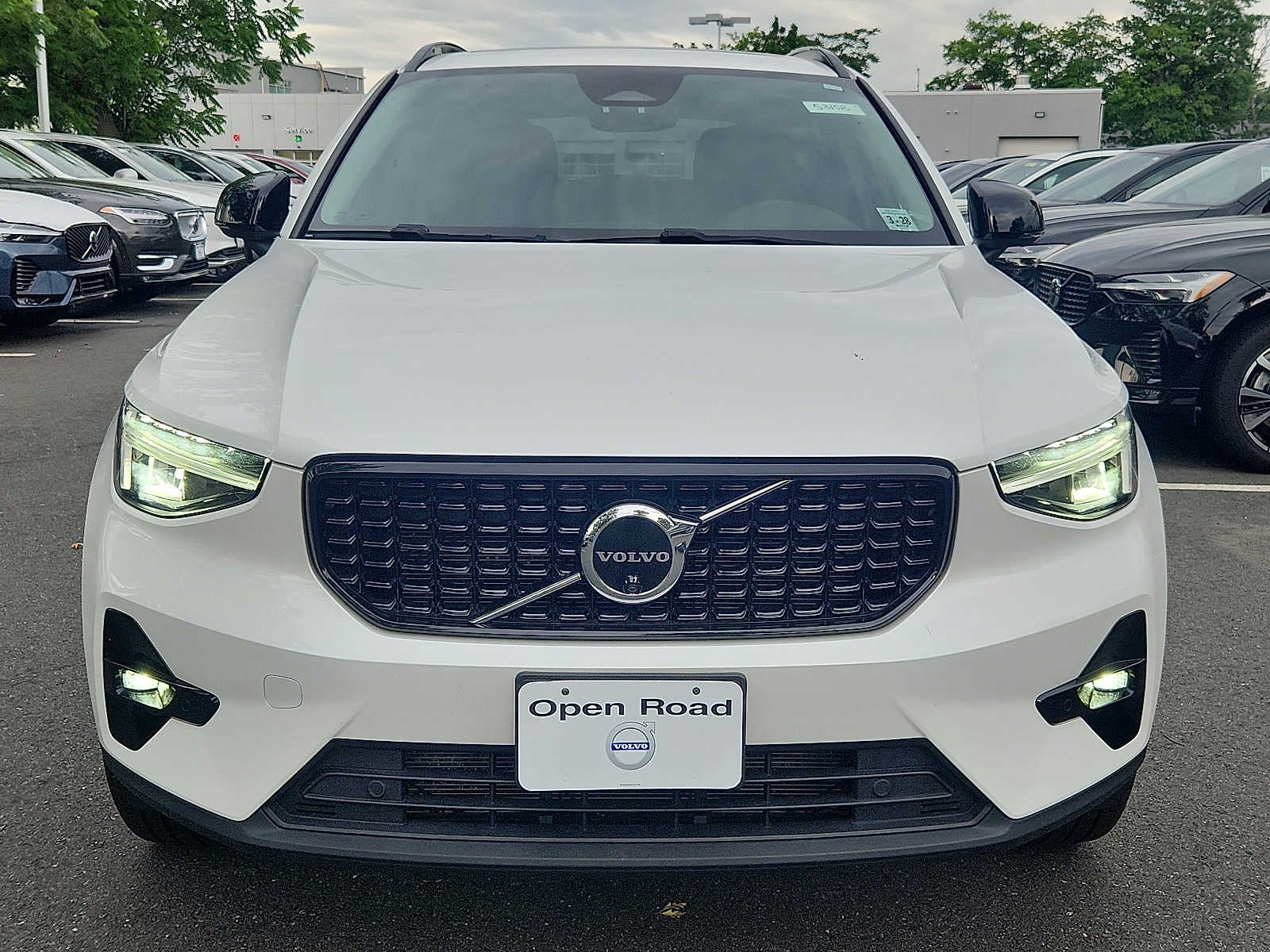 2023 Volvo XC40 Plus Dark Theme