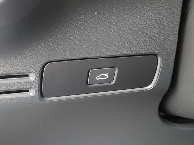 2023 Volvo XC40 Plus Dark Theme