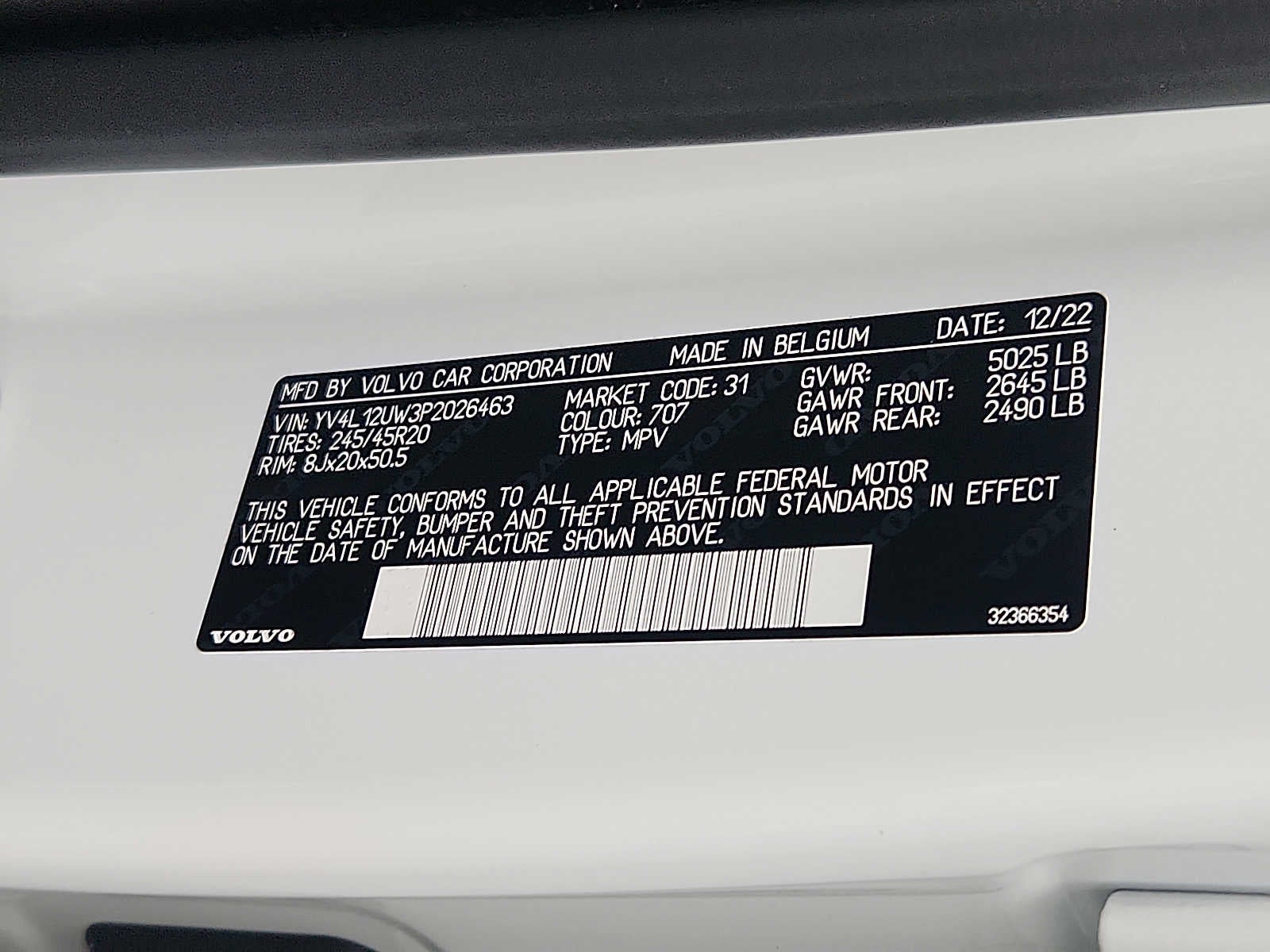 2023 Volvo XC40 Plus Dark Theme