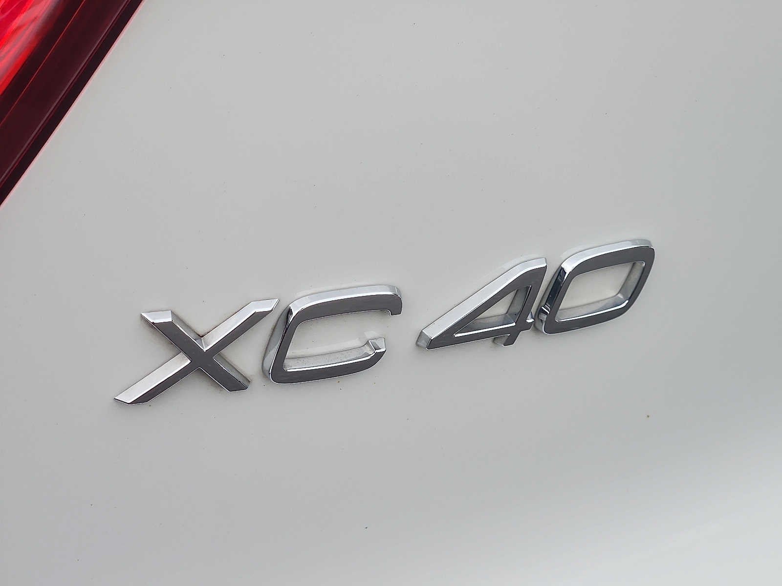 2023 Volvo XC40 Plus Dark Theme