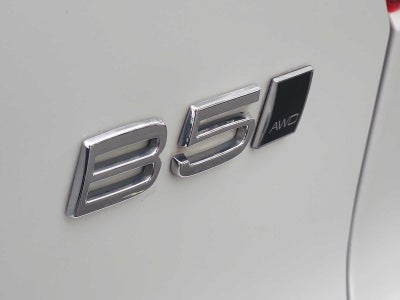 2023 Volvo XC40 Plus Dark Theme