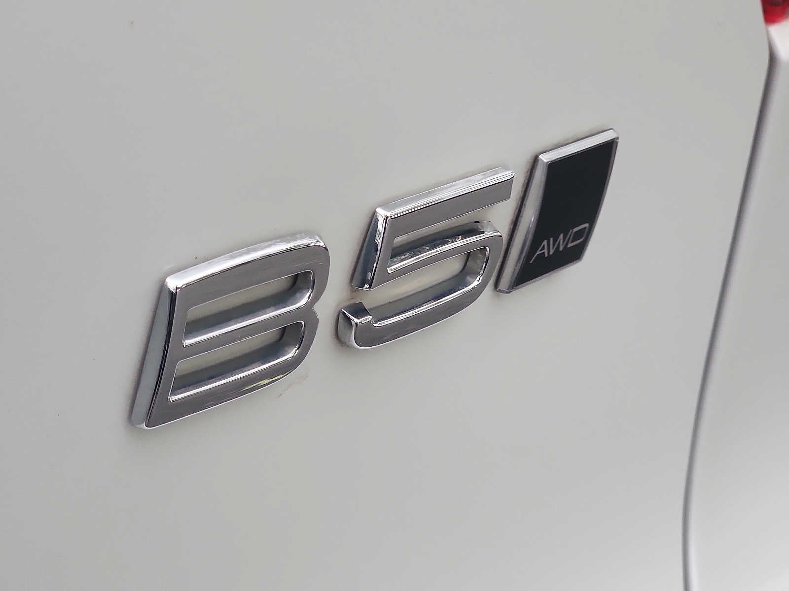 2023 Volvo XC40 Plus Dark Theme