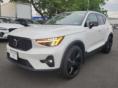 2023 Volvo XC40 Plus Dark Theme