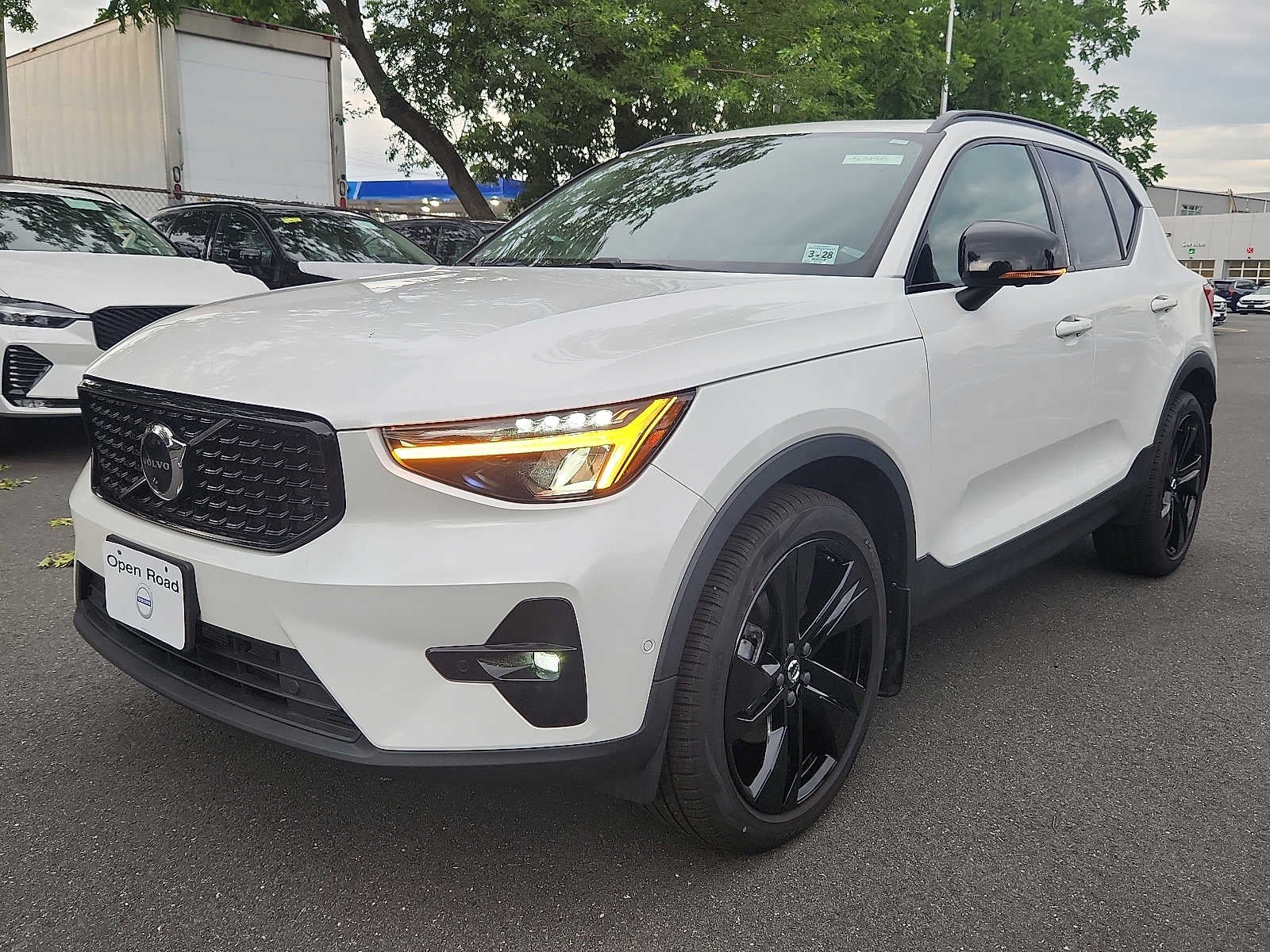2023 Volvo XC40 Plus Dark Theme