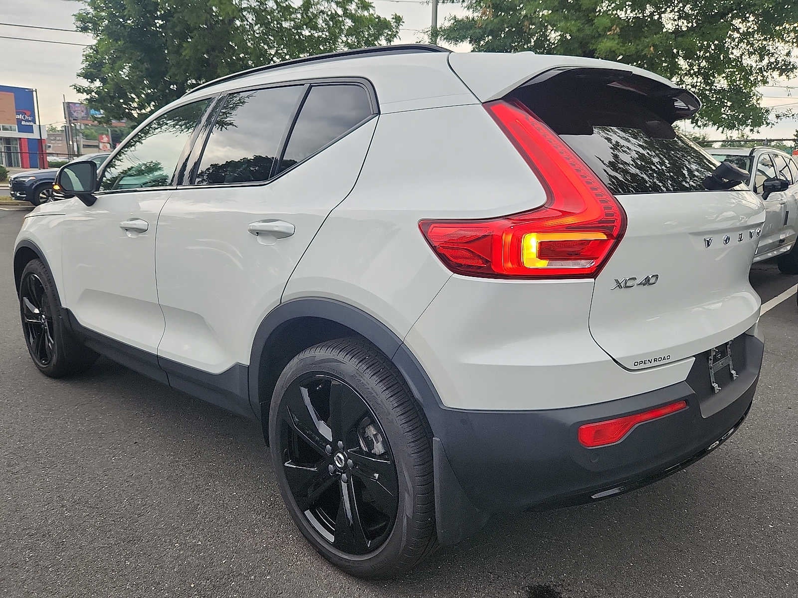 2023 Volvo XC40 Plus Dark Theme