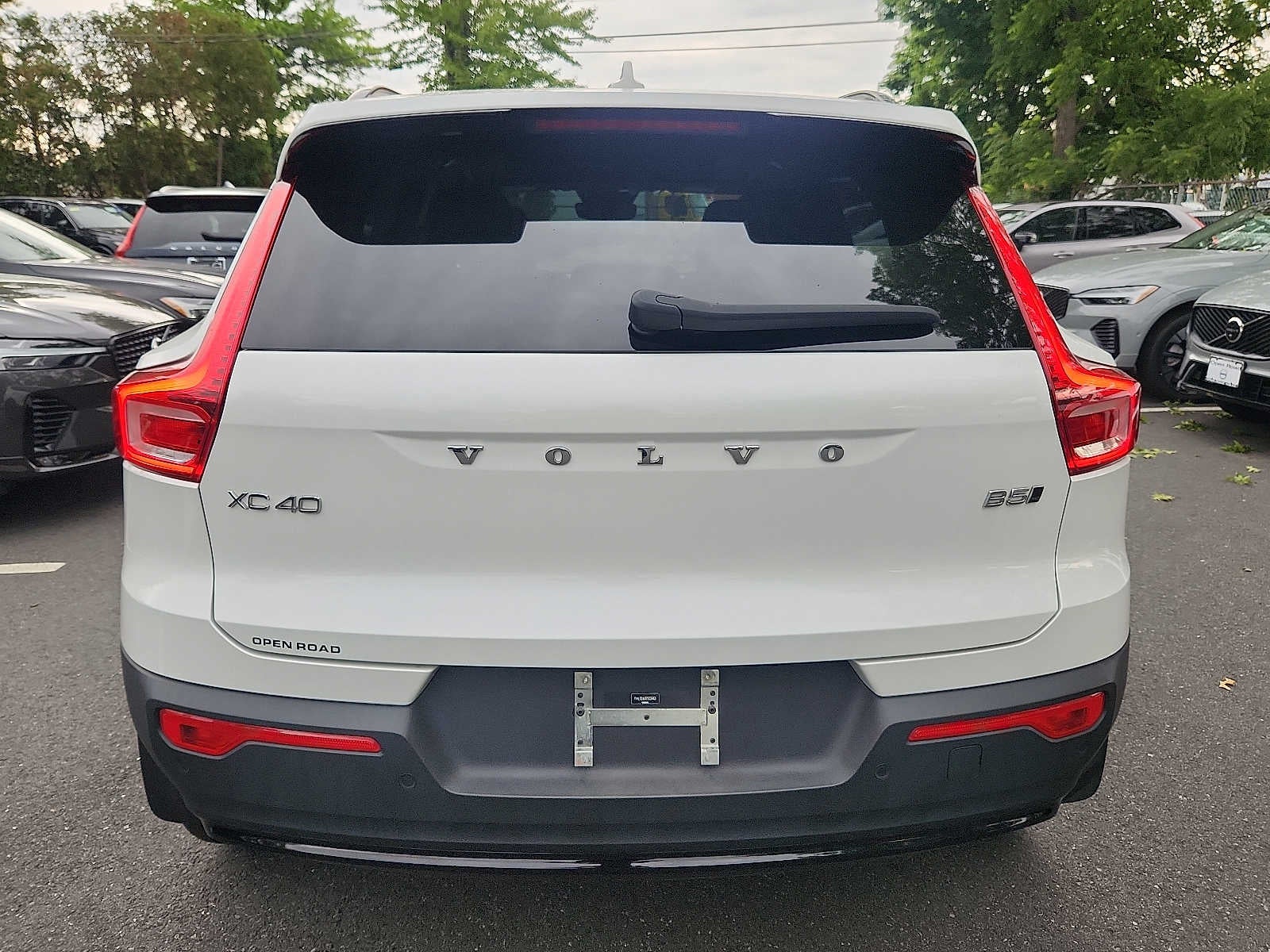 2023 Volvo XC40 Plus Dark Theme