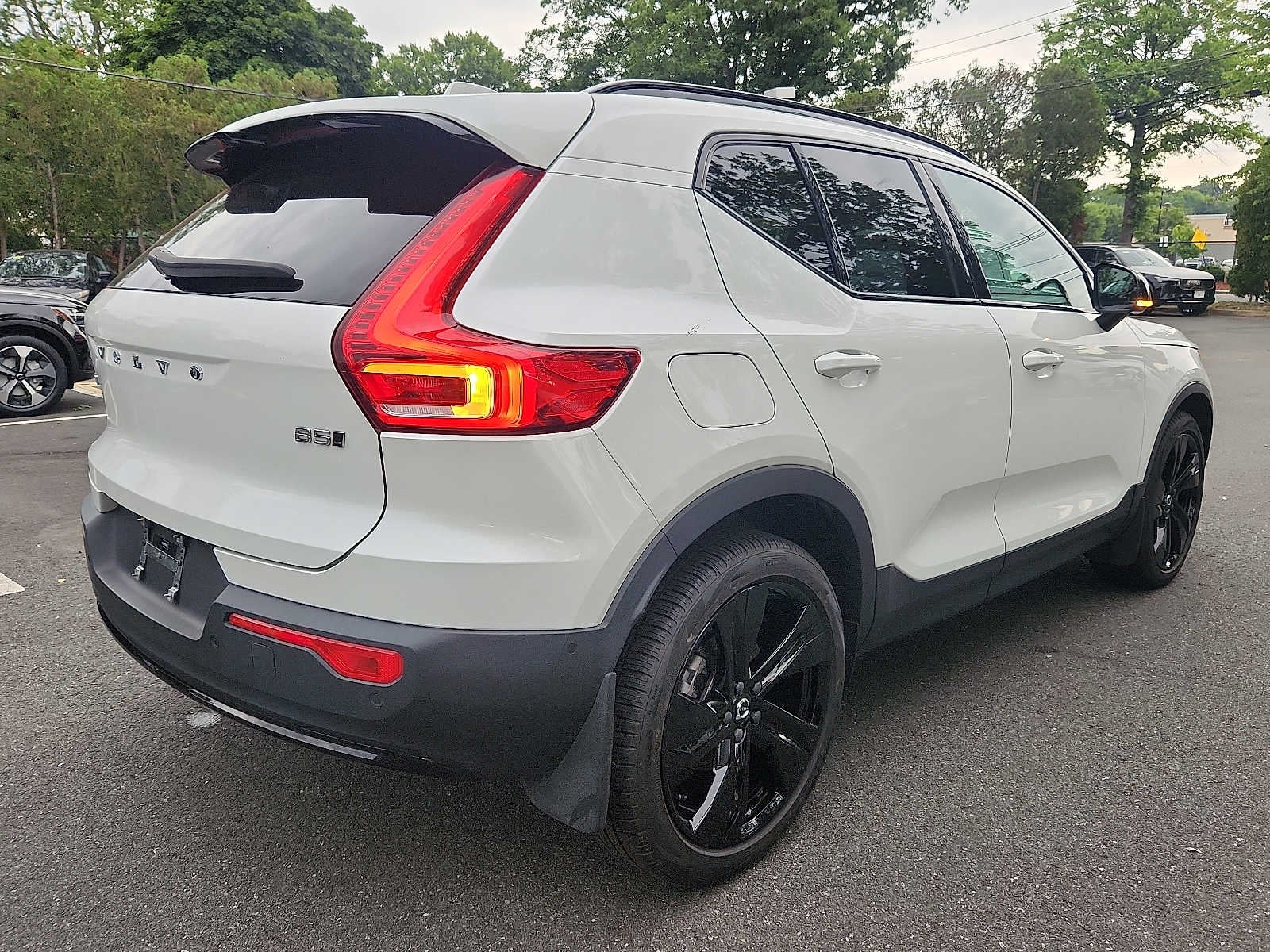 2023 Volvo XC40 Plus Dark Theme