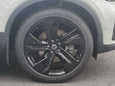 2023 Volvo XC40 Plus Dark Theme