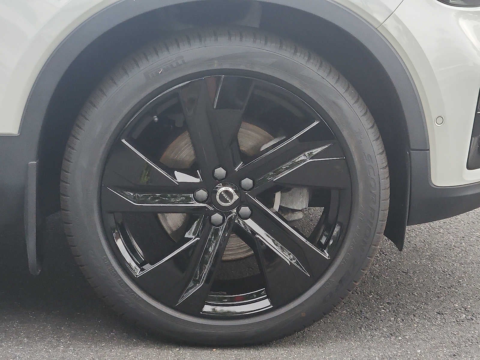 2023 Volvo XC40 Plus Dark Theme
