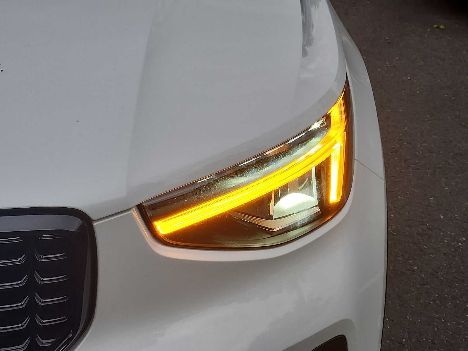 2023 Volvo XC40 Plus Dark Theme