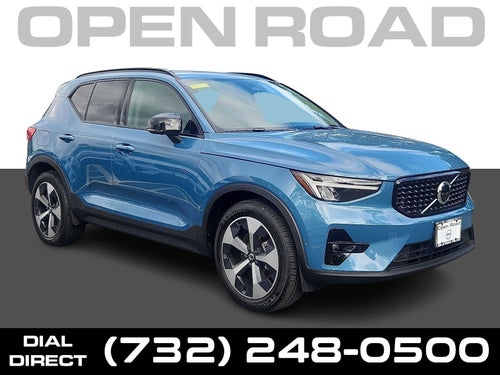 2023 Volvo XC40 Plus Dark Theme