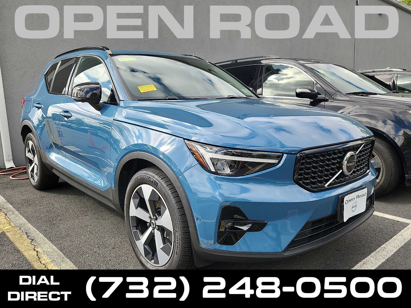 2023 Volvo XC40 Plus Dark Theme