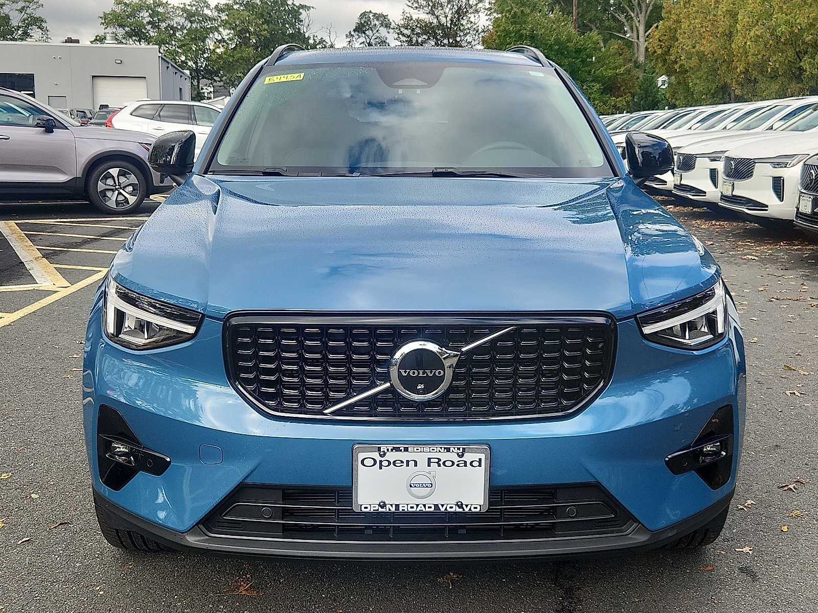 2023 Volvo XC40 Plus Dark Theme