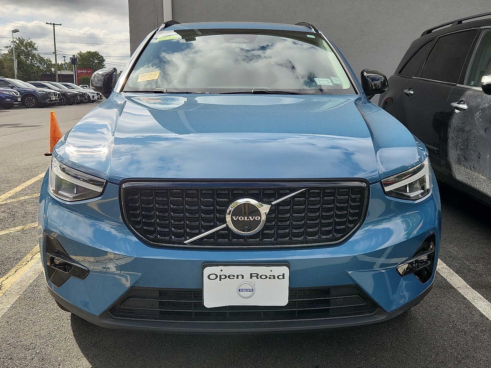 2023 Volvo XC40 Plus Dark Theme