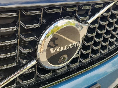 2023 Volvo XC40 Plus Dark Theme