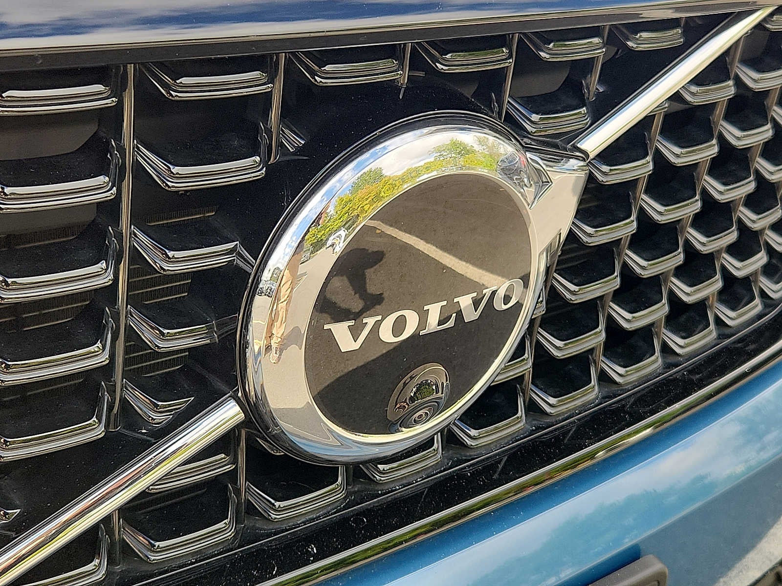 2023 Volvo XC40 Plus Dark Theme