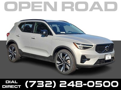 2023 Volvo XC40 Plus Dark Theme