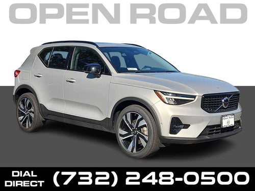 2023 Volvo XC40 Plus Dark Theme