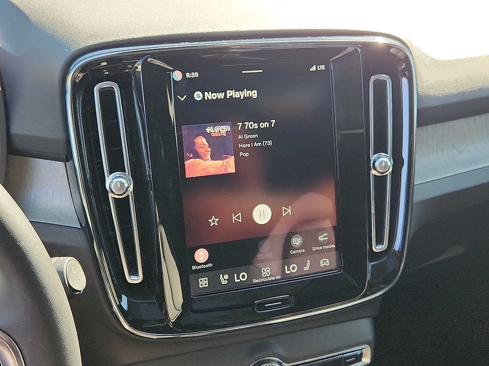 2023 Volvo XC40 Plus Dark Theme