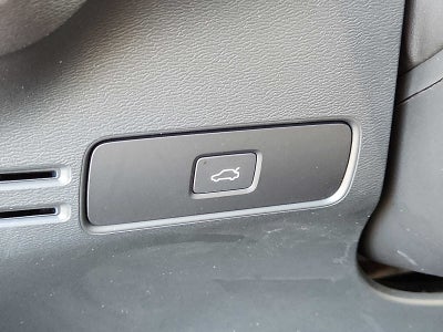 2023 Volvo XC40 Plus Dark Theme
