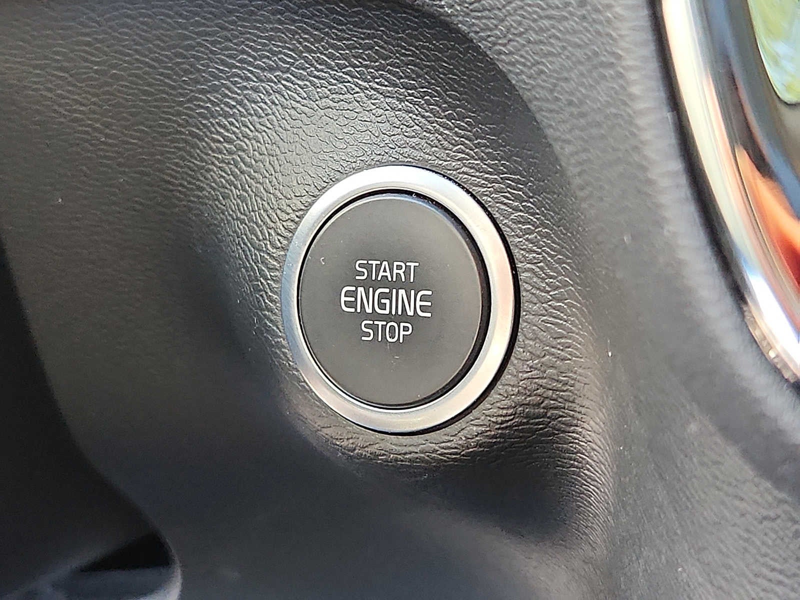 2023 Volvo XC40 Plus Dark Theme