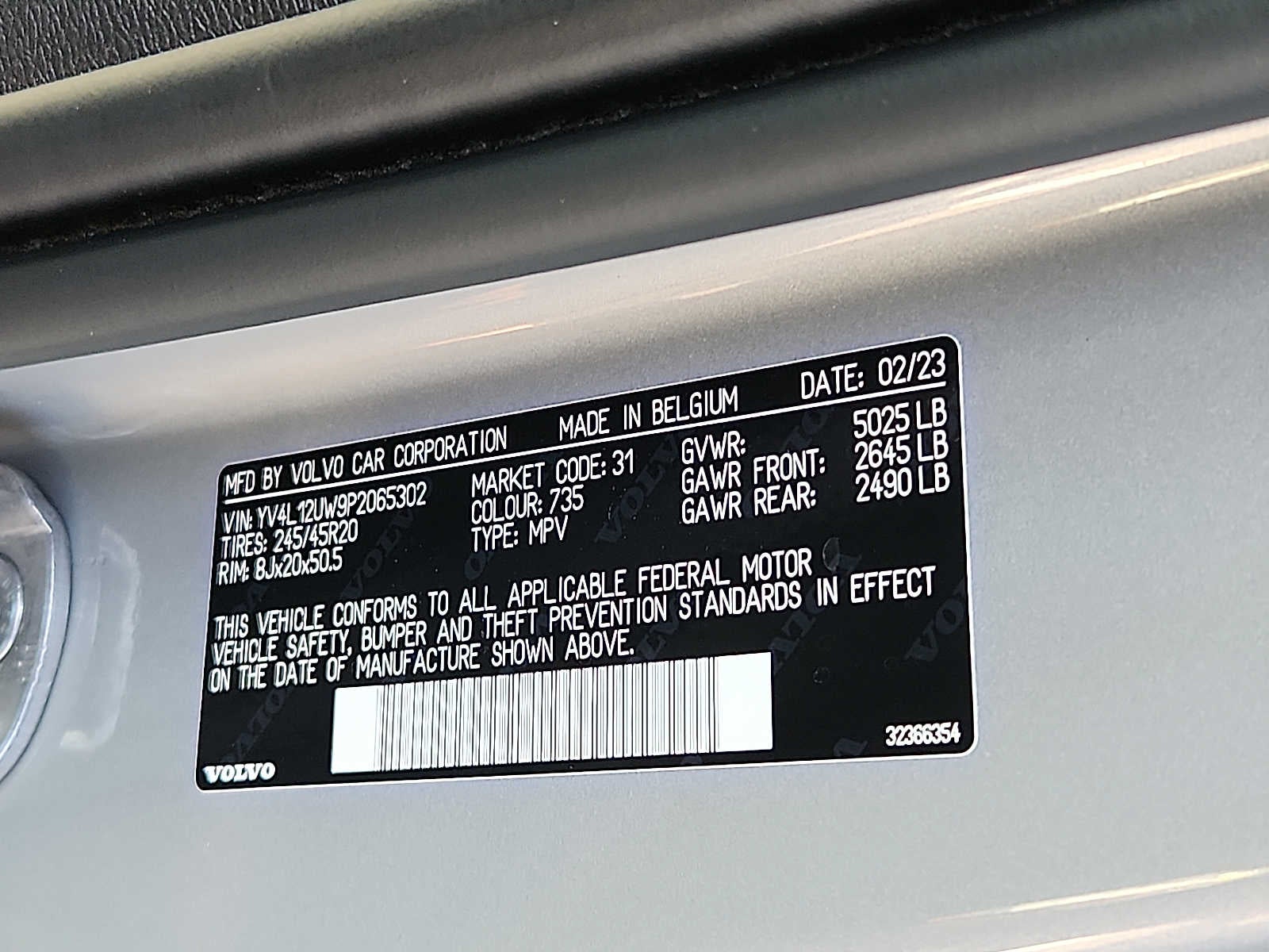 2023 Volvo XC40 Plus Dark Theme