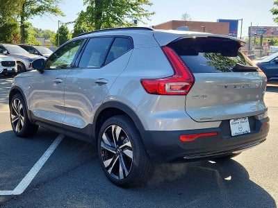 2023 Volvo XC40 Plus Dark Theme