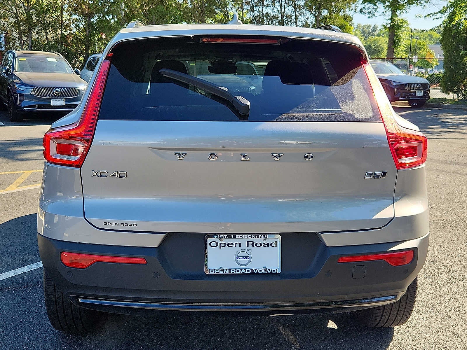 2023 Volvo XC40 Plus Dark Theme