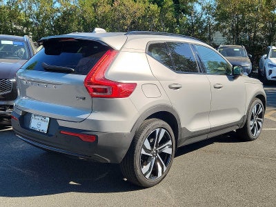 2023 Volvo XC40 Plus Dark Theme