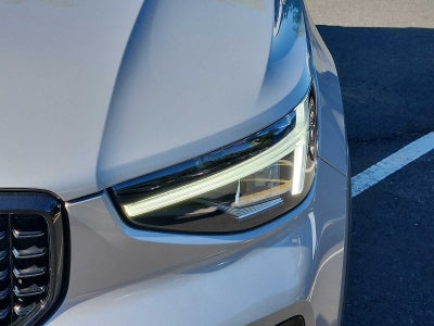 2023 Volvo XC40 Plus Dark Theme