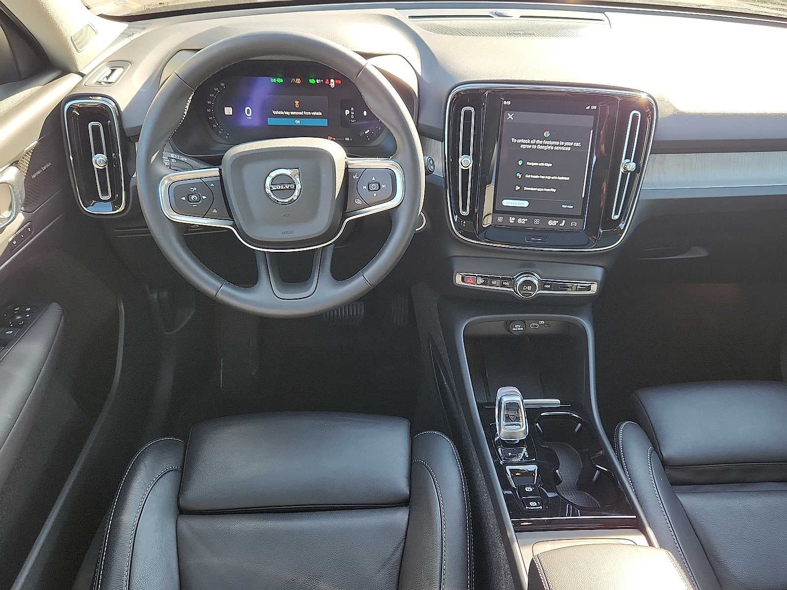 2023 Volvo XC40 Plus Dark Theme