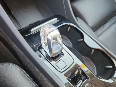 2023 Volvo XC40 Plus Dark Theme